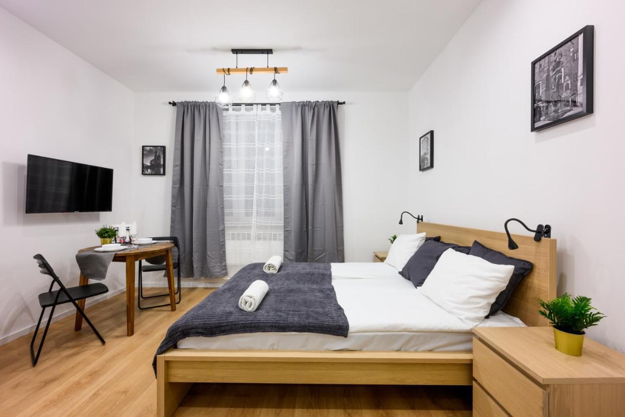 Cracow Rent Apartments - Spacious Apartments For 2-7 People In Quiet Area - Kolberga Street Nr 3 - 10 Min To Main Square By Foot Krakow Exterior photo