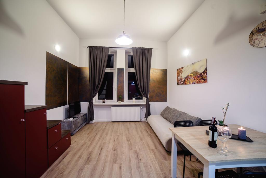 Cracow Rent Apartments - Spacious Apartments For 2-7 People In Quiet Area - Kolberga Street Nr 3 - 10 Min To Main Square By Foot Krakow Exterior photo