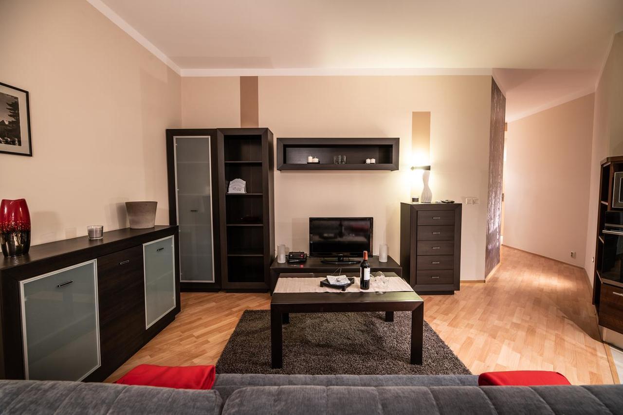 Cracow Rent Apartments - Spacious Apartments For 2-7 People In Quiet Area - Kolberga Street Nr 3 - 10 Min To Main Square By Foot Krakow Exterior photo