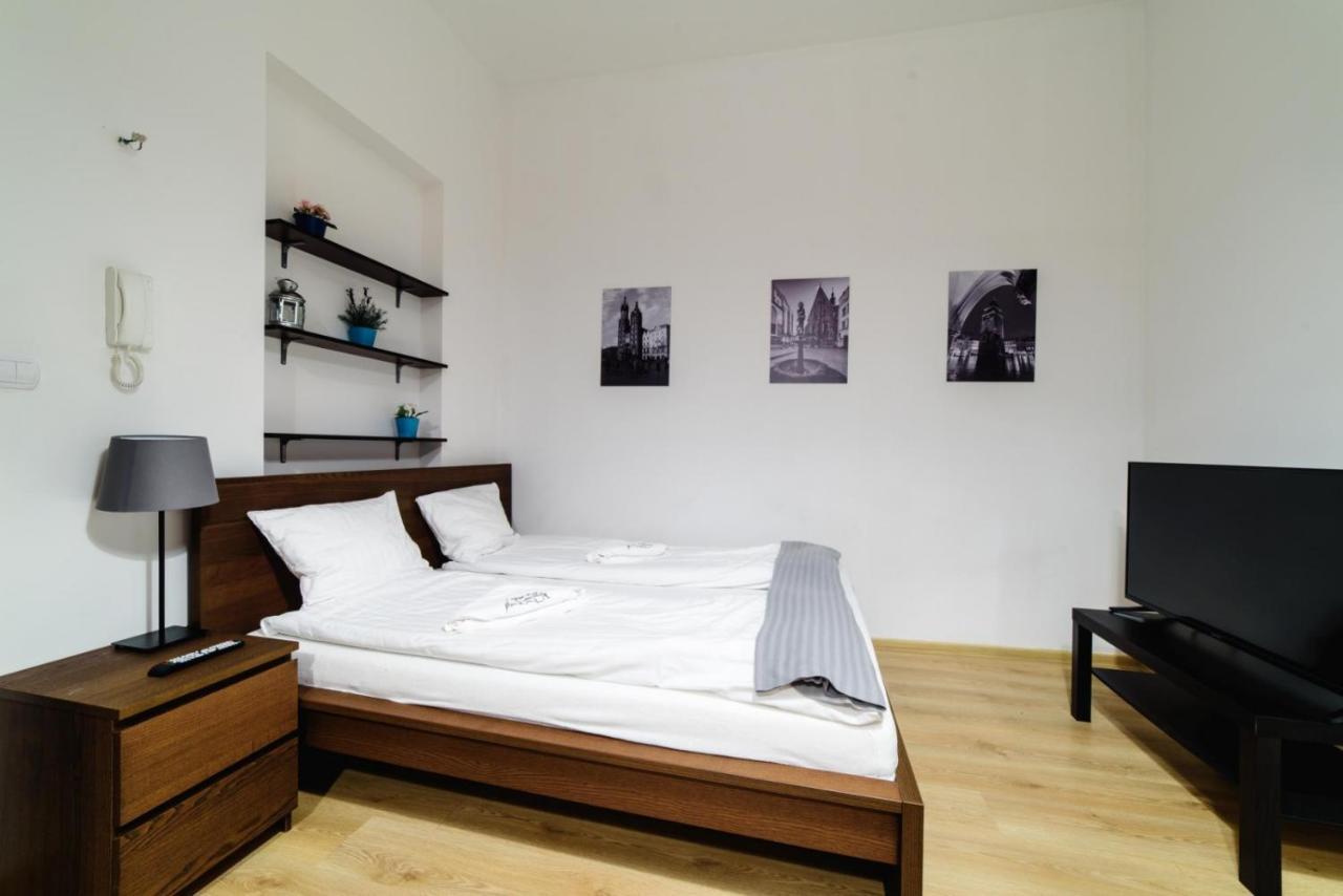 Cracow Rent Apartments - Spacious Apartments For 2-7 People In Quiet Area - Kolberga Street Nr 3 - 10 Min To Main Square By Foot Krakow Exterior photo